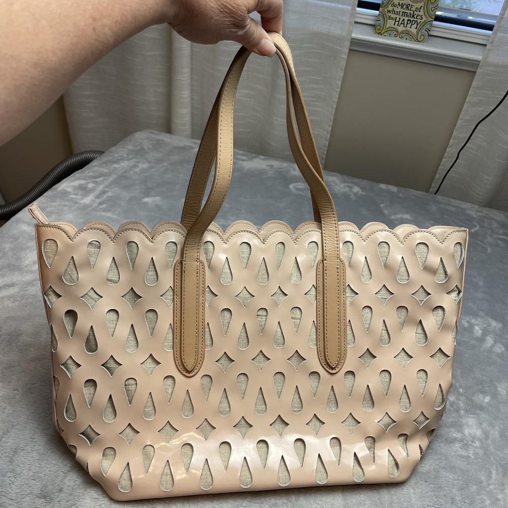 Sondra Roberts Patent Leather Laser Cut Tote Bag Champagne Scalloped‎ 11x13x6